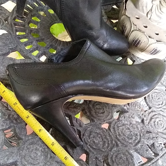 Vince Camuto heels - Picture 8 of 13